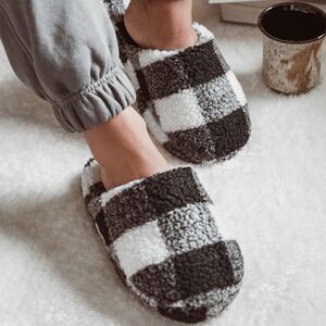 NEW! MUK LUKS Black White Buffalo Plaid Check Slip On Slippers Checked Cozy Soft